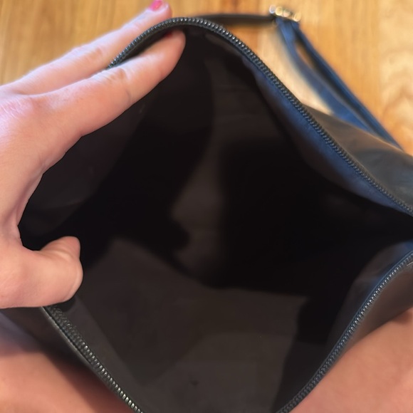 Micheal Kors crossbody - Picture 3 of 3